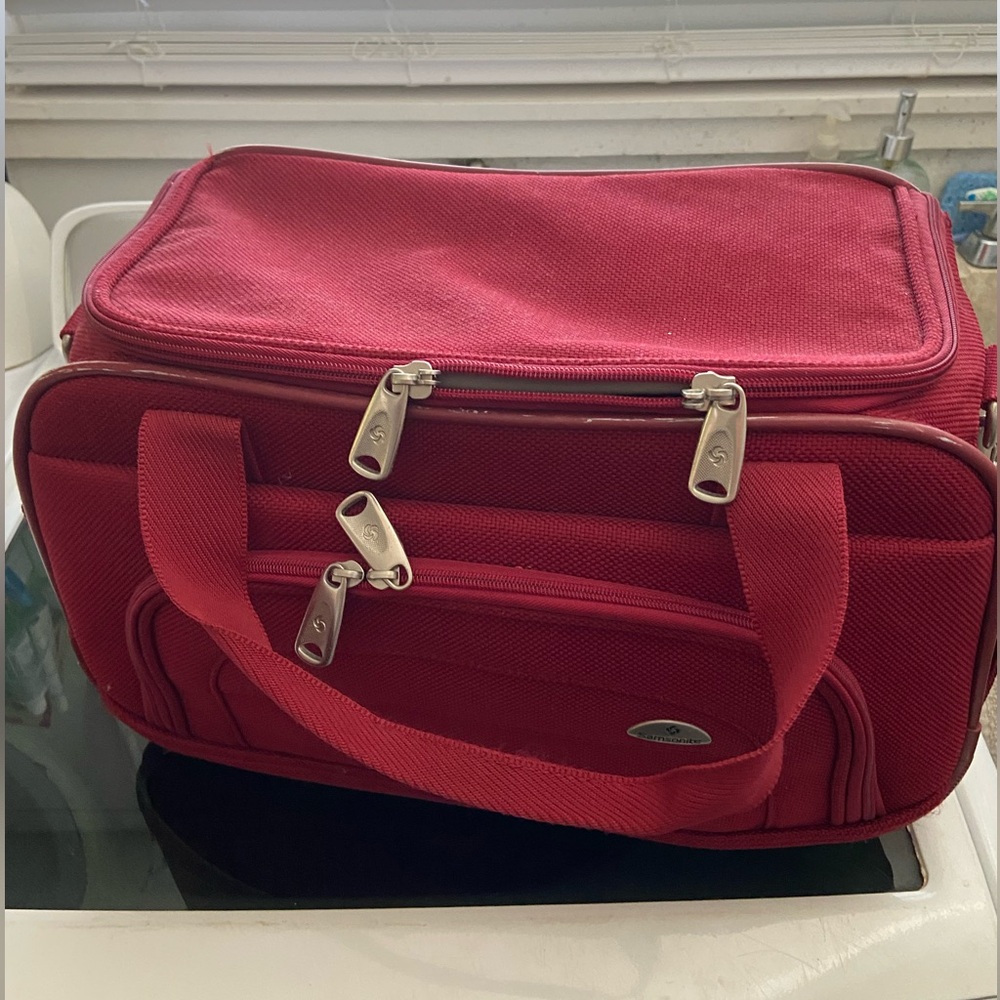 Samsonite Burgundy Duffle Bag 19x12x7 Travel Carry On